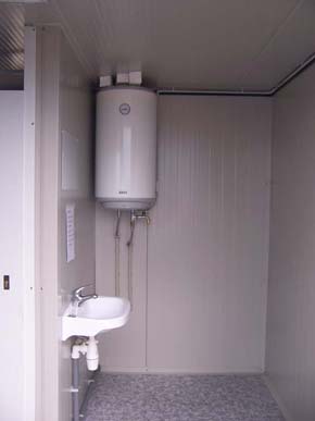 bungalow-sanitaire-sur-mesures-lavabo-chauffe-eau