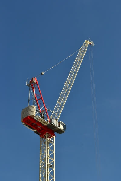 terex-ctl-272-18-against-a-blue-sky